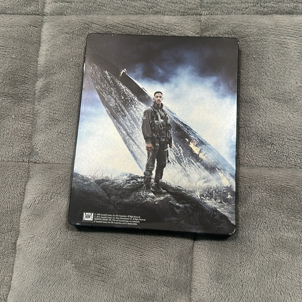 Independence Day 20th Anniversary Edition Steelbook Blu-ray - Picture 3 of 5